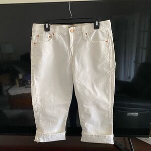 Levi White Capri Jeans for Spring and Summer Size:8